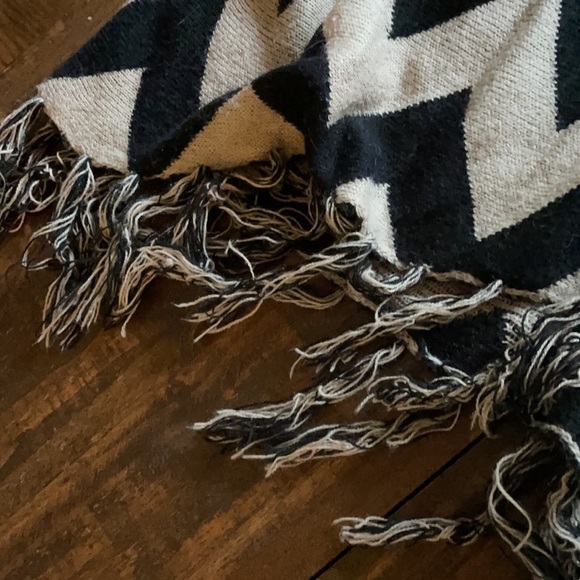 Faded Glory L tan-black chevron open front fringed cardigan sweater - Picture 6 of 6